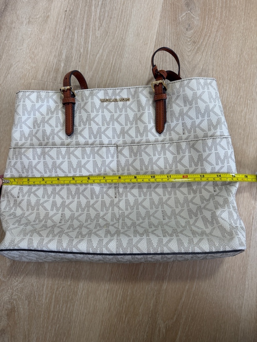 Michael Kors Signature MK Tote in Vanilla and Brown - Picture 7 of 8